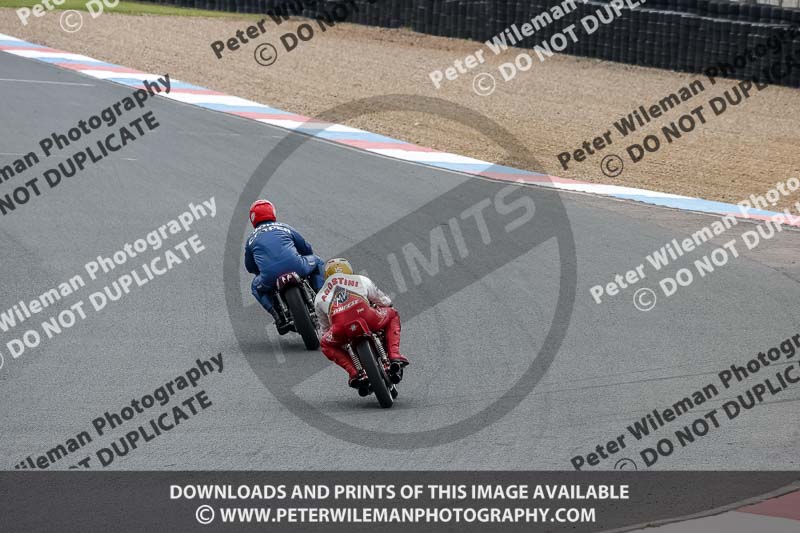 Vintage motorcycle club;eventdigitalimages;mallory park;mallory park trackday photographs;no limits trackdays;peter wileman photography;trackday digital images;trackday photos;vmcc festival 1000 bikes photographs